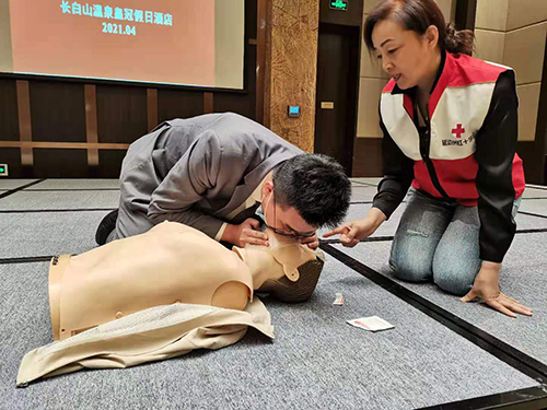 “護航長白山旅游服務(wù)，獻禮建黨百年”救護培訓活動